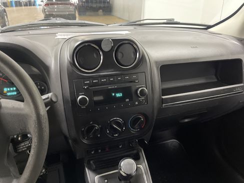 Used 2009 Jeep Patriot Sport FWD image 29