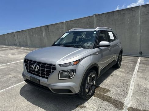 Used 2025 Hyundai Venue SEL FWD image 31