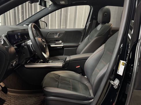 Used 2024 Mercedes-Benz GLA 250 4MATIC image 29