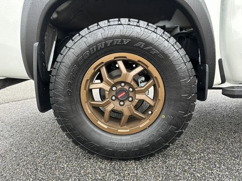 New 2025 Nissan Frontier PRO-4X AWD/4WD image 17