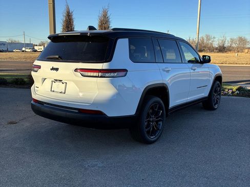 New 2025 Jeep Grand Cherokee L Limited image 17