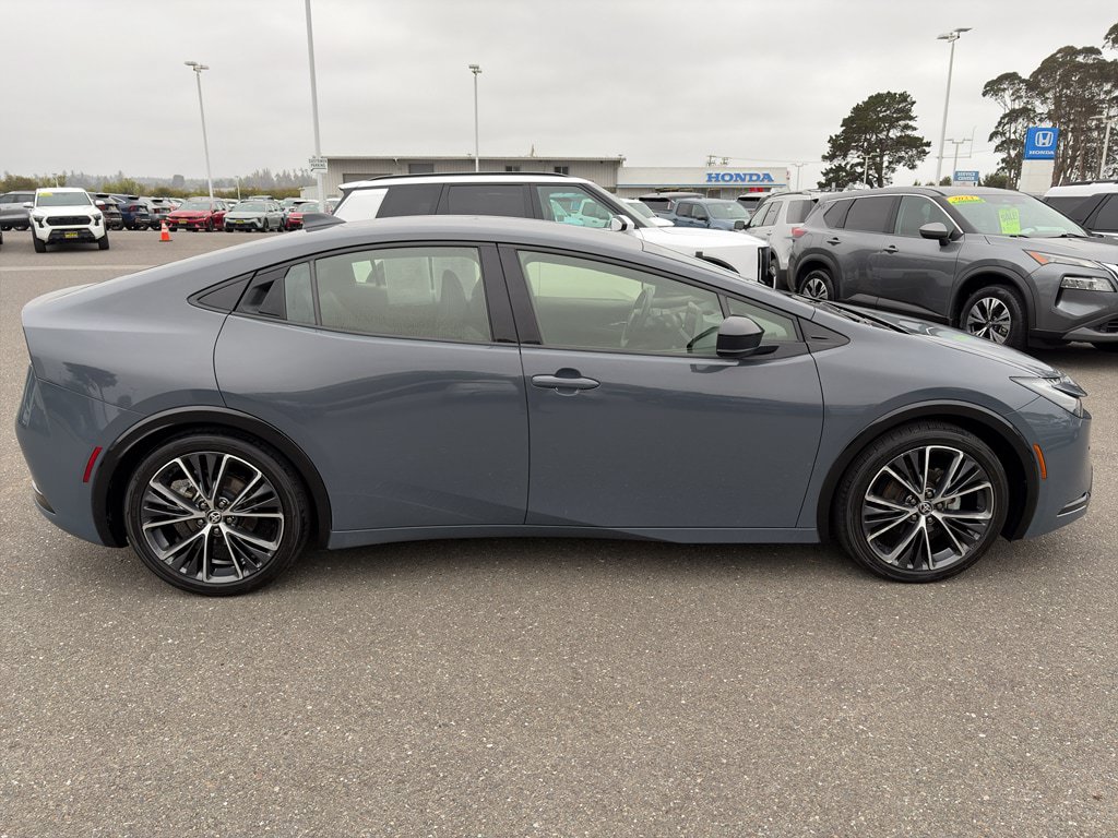 Used 2024 Toyota Prius XLE FWD image 6