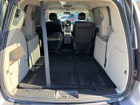 Used 2015 Chrysler Town & Country Touring image 22