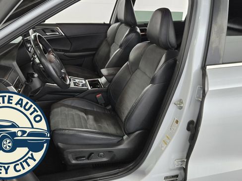 Used 2022 Mitsubishi Outlander SE image 22