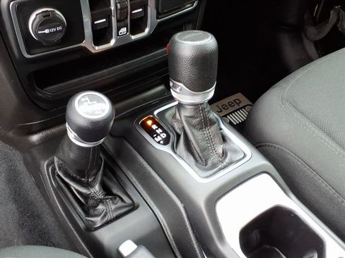 Used 2022 Jeep Gladiator Willys image 20