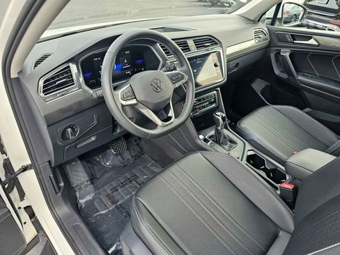 Used 2022 Volkswagen Tiguan SE image 15