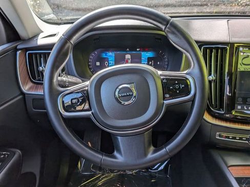 Certified 2023 Volvo XC60 B5 Plus AWD/4WD image 15