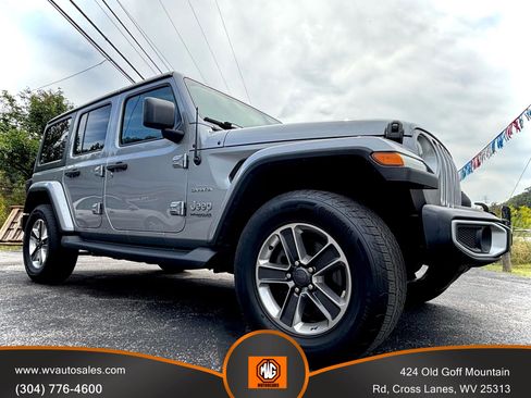 Used 2018 Jeep Wrangler Unlimited Sahara w/ Dual Top Group image 9