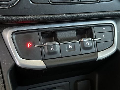 Used 2024 GMC Terrain SLT image 19