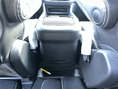 New 2026 Chrysler Pacifica Limited image 12