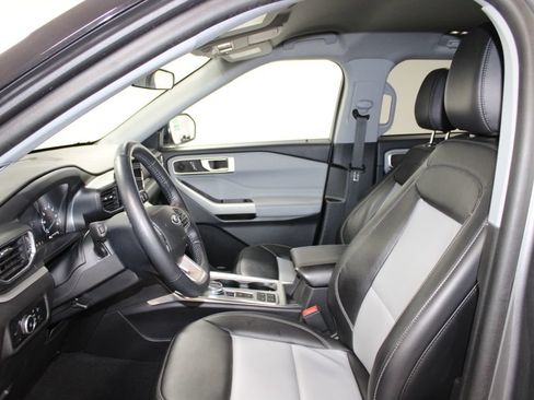 Used 2023 Ford Explorer XLT w/ Equipment Group 202A RWD image 22