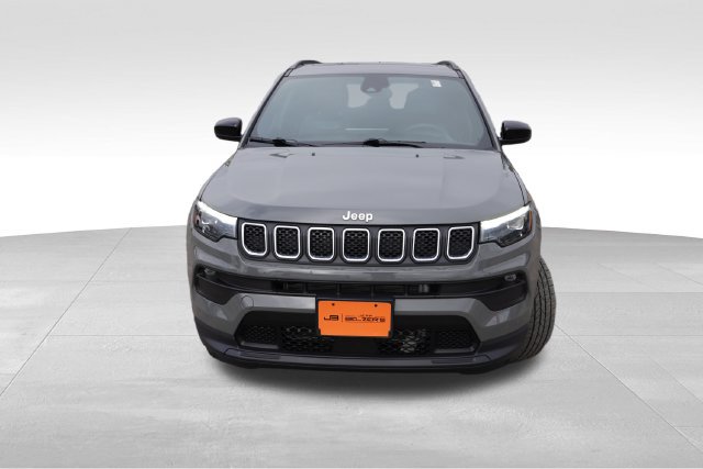 Used 2023 Jeep Compass Latitude w/ Sun and Sound Group AWD/4WD image 12