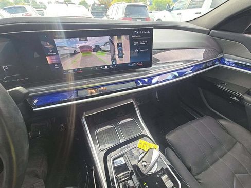 Used 2024 BMW 740i RWD image 5