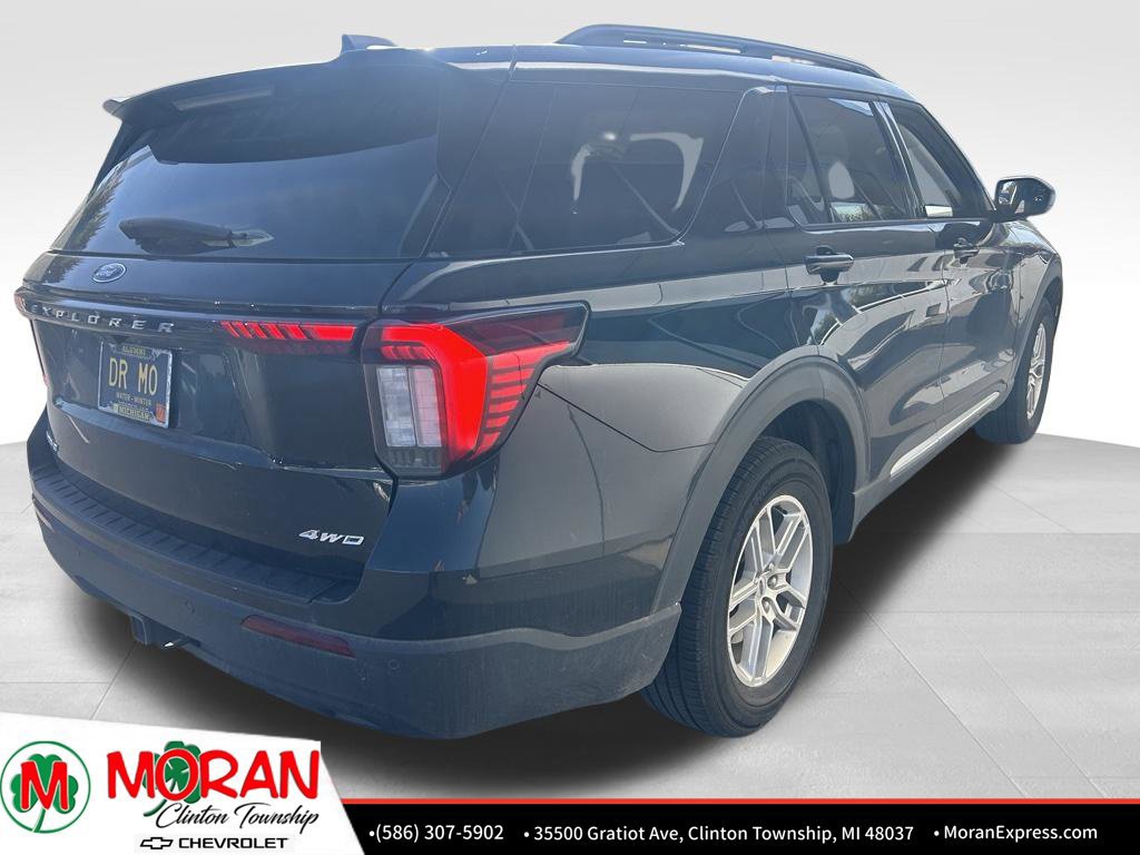 Used 2025 Ford Explorer Active AWD/4WD image 3