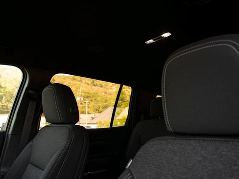 New 2026 Chevrolet Traverse LT w/ Midnight/Sport Edition AWD/4WD image 12