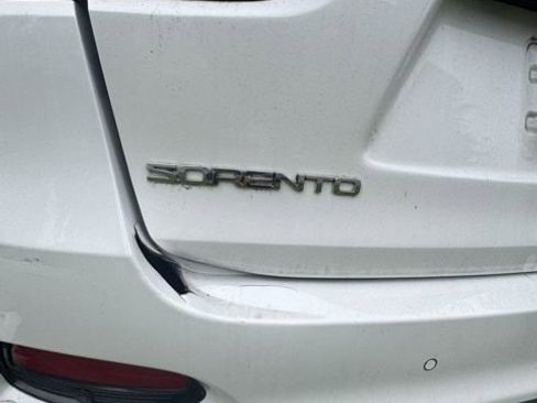 Used 2019 Kia Sorento LX w/ LX Convenience Package image 9