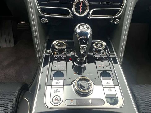 Used 2022 Bentley Flying Spur Plug-In Hybrid image 21