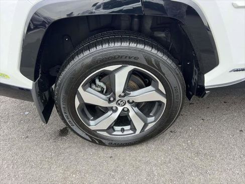 Used 2022 Toyota RAV4 SE image 8