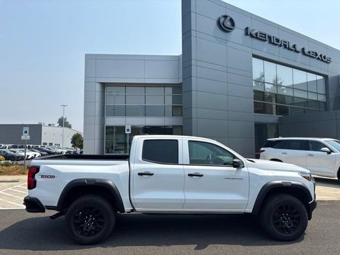 Used 2024 Chevrolet Colorado Trail Boss w/ Advanced Trailering Package AWD/4WD image 2