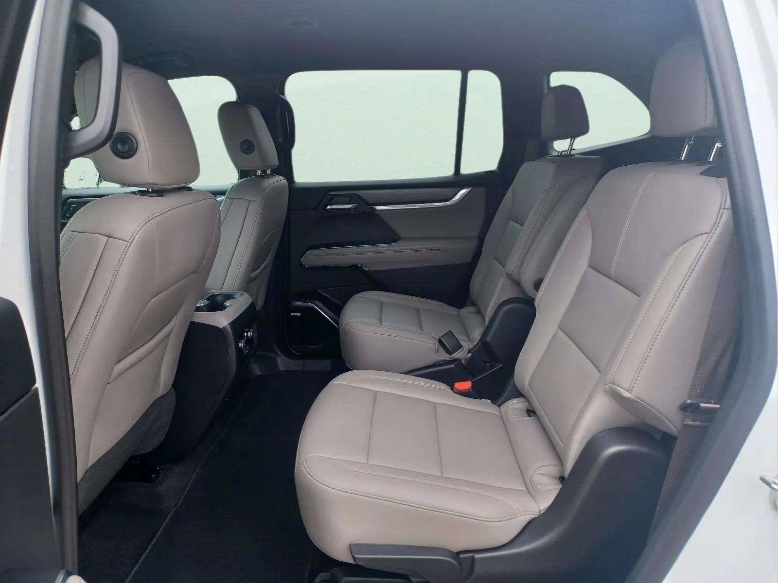 Used 2026 GMC Acadia AWD Elevation w/ Elevation Premium Package image 11