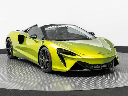 Used 2025 McLaren Artura Spider image 45