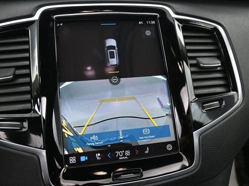 Used 2023 Volvo XC90 B6 Plus image 12