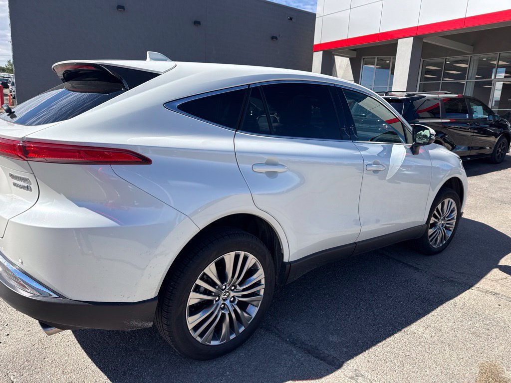 Used 2022 Toyota Venza Limited w/ Advanced Technology Package AWD/4WD image 3