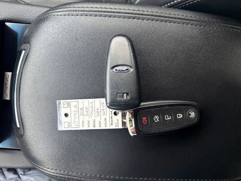 Used 2018 Ford Taurus SHO image 38