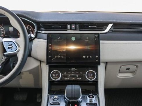 Used 2024 Jaguar F-PACE R-Dynamic S image 14