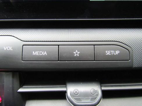 Used 2025 Kia K4 LXS image 39