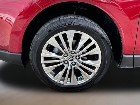 Used 2024 Toyota Venza Limited image 28