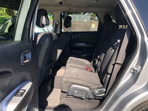 Used 2016 Dodge Journey SE w/ Flexible Seating Group image 4