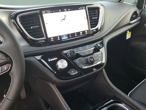 New 2026 Chrysler Pacifica Limited w/ S Appearance Package image 21