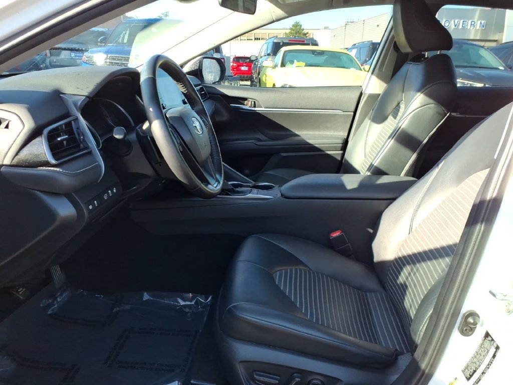 Used 2022 Toyota Camry SE w/ Cold Weather Package FWD image 12