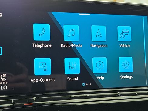 Certified 2024 Volkswagen Atlas Cross Sport SE image 21