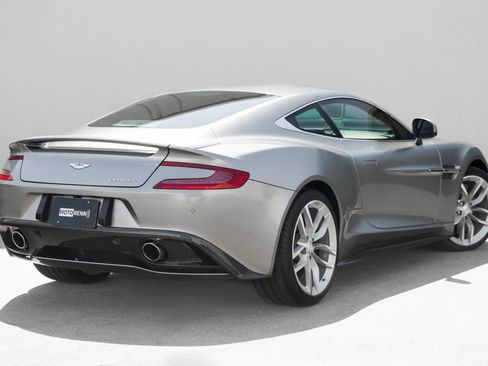 Used 2017 Aston Martin Vanquish Coupe image 3
