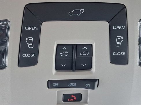 Certified 2024 Toyota Sienna XLE image 27