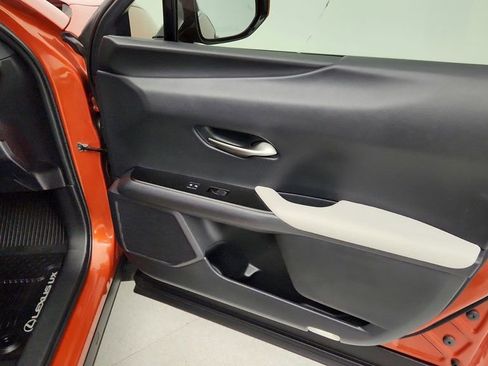 Used 2019 Lexus UX 250h w/ Premium Package image 28