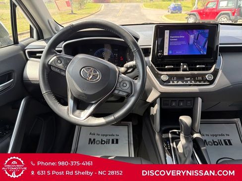 Used 2023 Toyota Corolla Cross XLE w/ Convenience Package FWD image 32