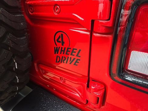 Used 2024 Jeep Wrangler Unlimited Sport AWD/4WD image 18