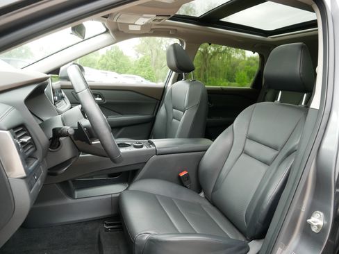Certified 2023 Nissan Rogue SV w/ SV Premium B Package AWD/4WD image 34