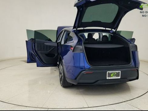 Used 2026 Tesla Model Y 2WD image 18