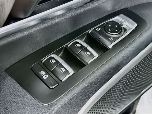 Used 2024 Kia Telluride EX w/ EX Captain's Chair Package FWD image 29