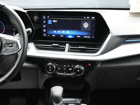 Used 2025 Chevrolet Trax LT w/ LT Convenience Package FWD image 18