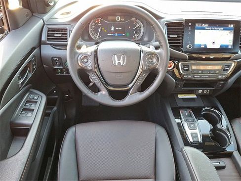 Certified 2022 Honda Ridgeline Black Edition image 11