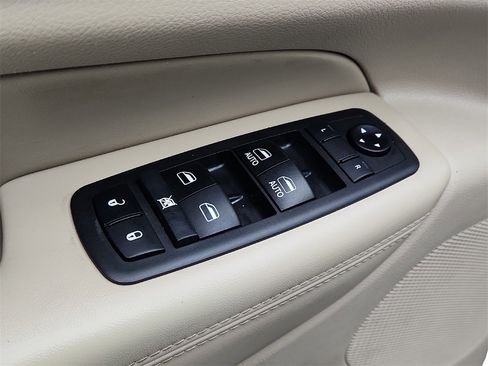 Used 2018 Jeep Grand Cherokee Limited image 21