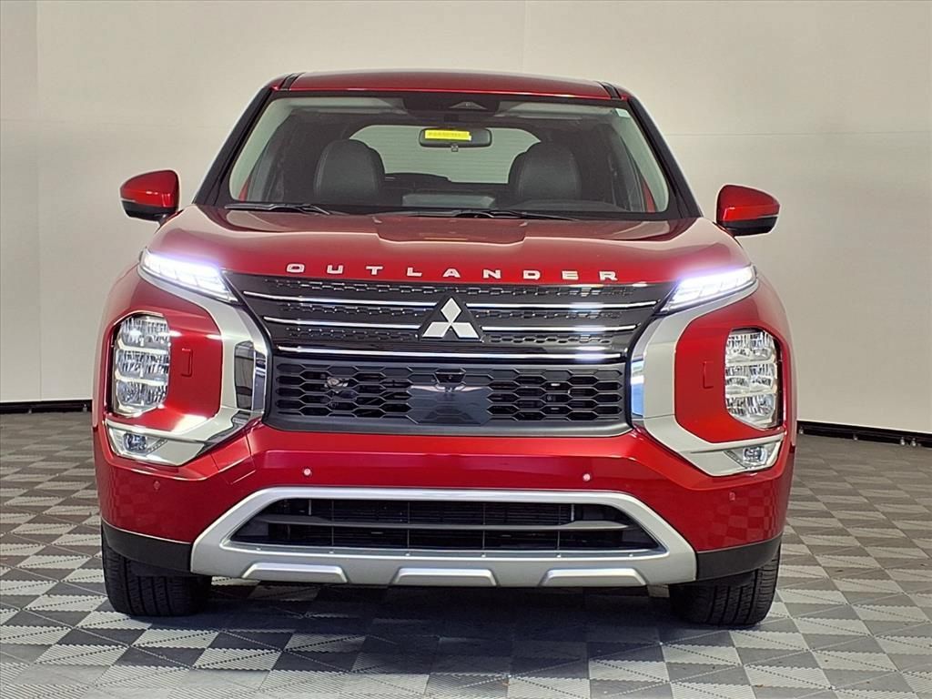 Used 2024 Mitsubishi Outlander SE AWD/4WD image 2