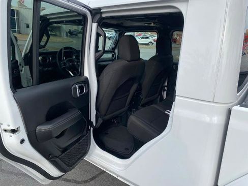 Used 2023 Jeep Gladiator Overland image 28