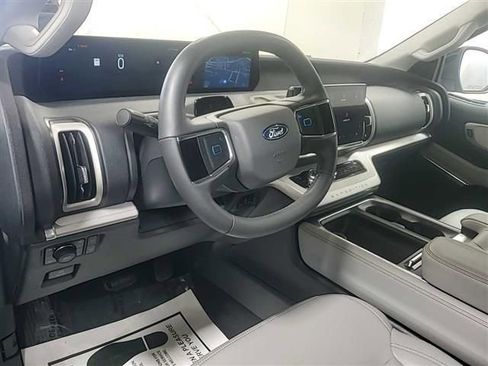 Used 2025 Ford Expedition Max Active AWD/4WD image 4