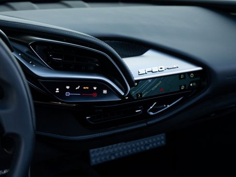 Used 2025 Ferrari SF90 Spider image 31